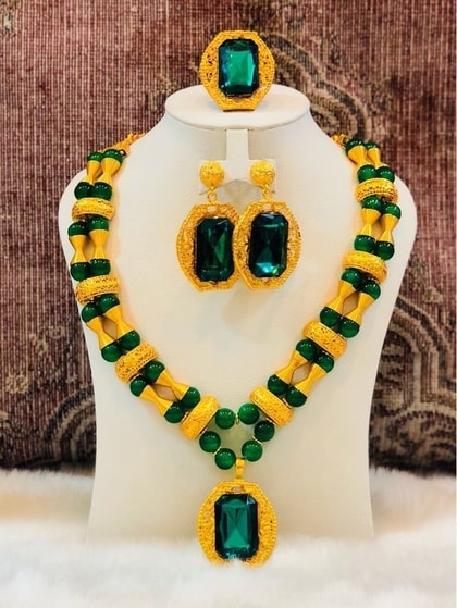 Galam necklace with green pearl